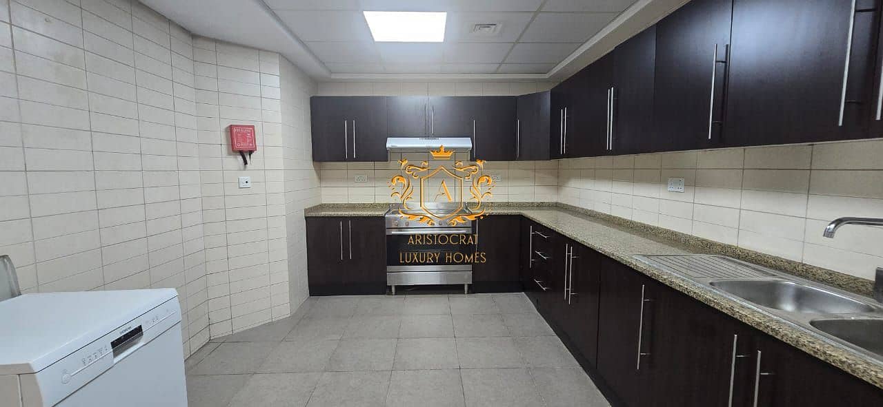 7 Kitchen 05. jpeg