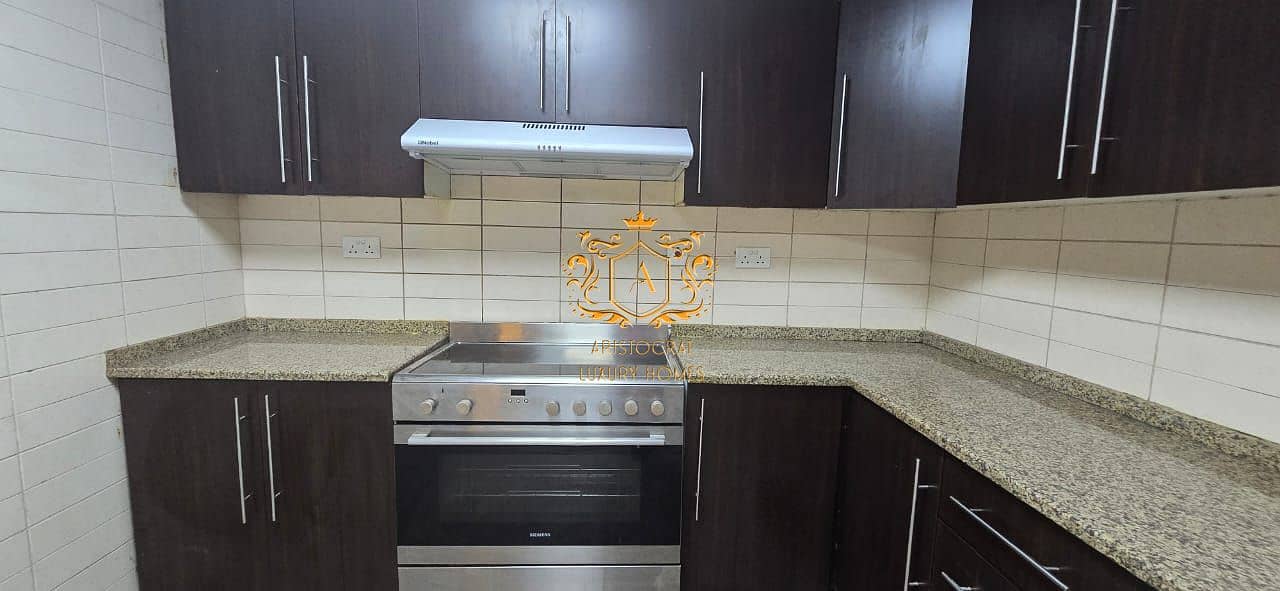 8 Kitchen 06. jpeg