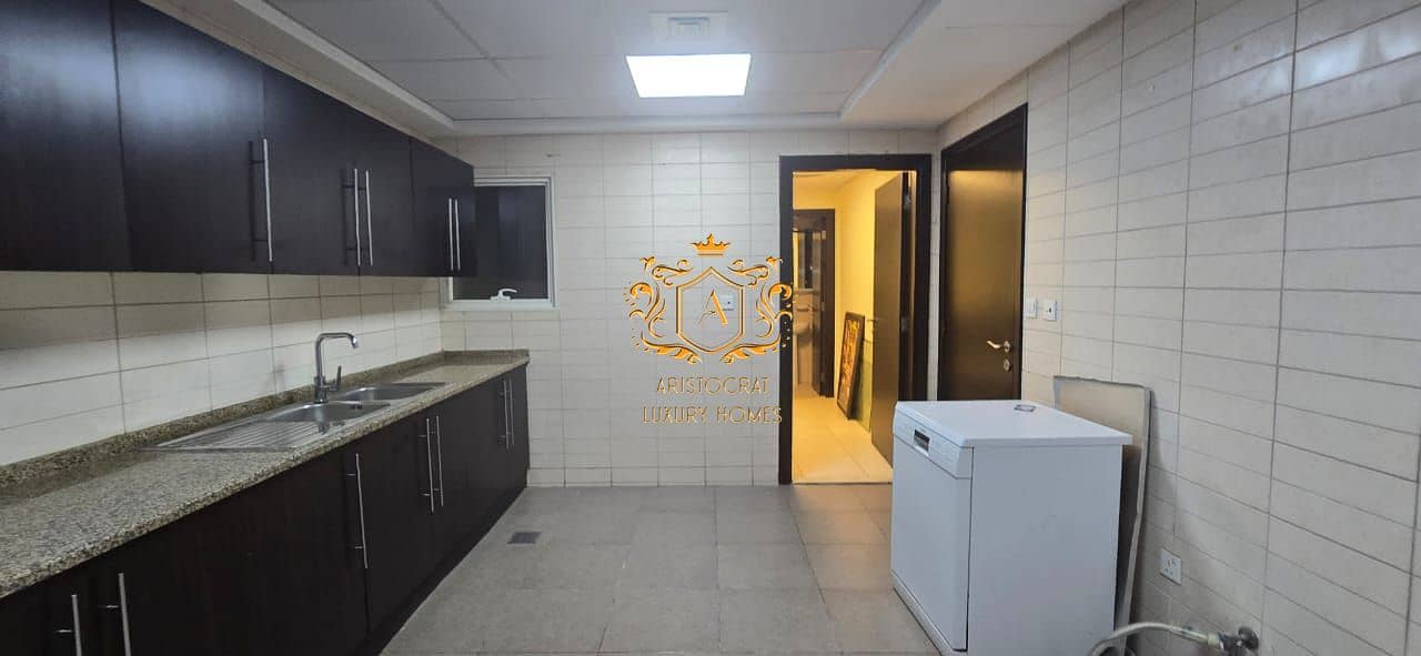 9 Kitchen 07. jpeg