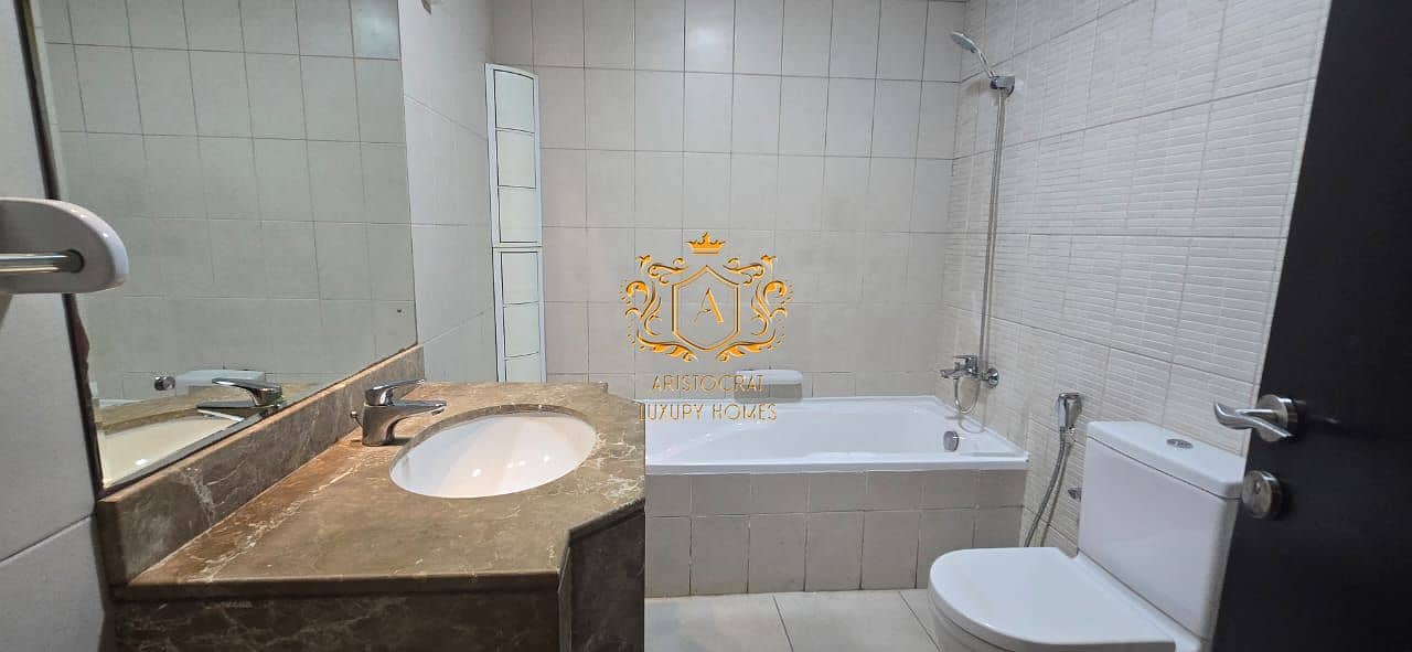 43 Bathroom 01. jpeg