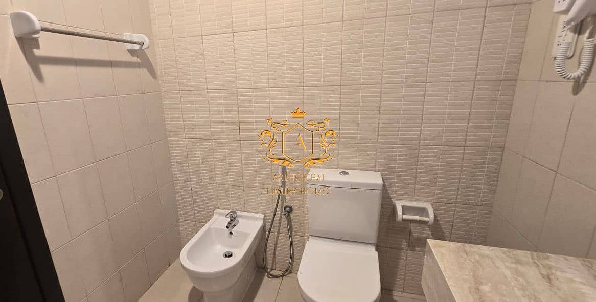 44 Bathroom 04. jpeg