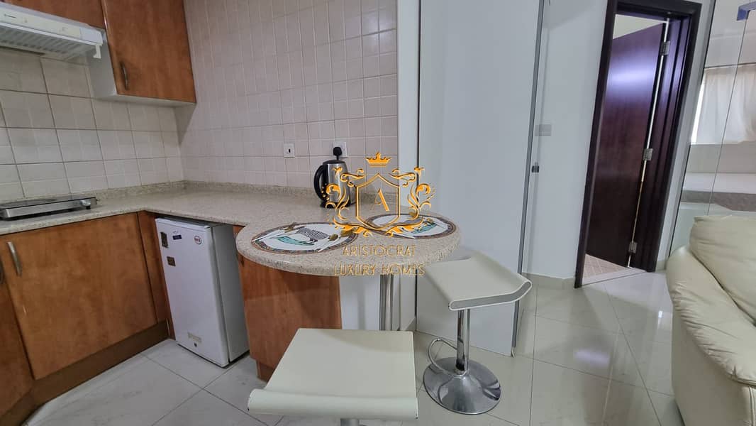 11 Kitchen 01. jpg