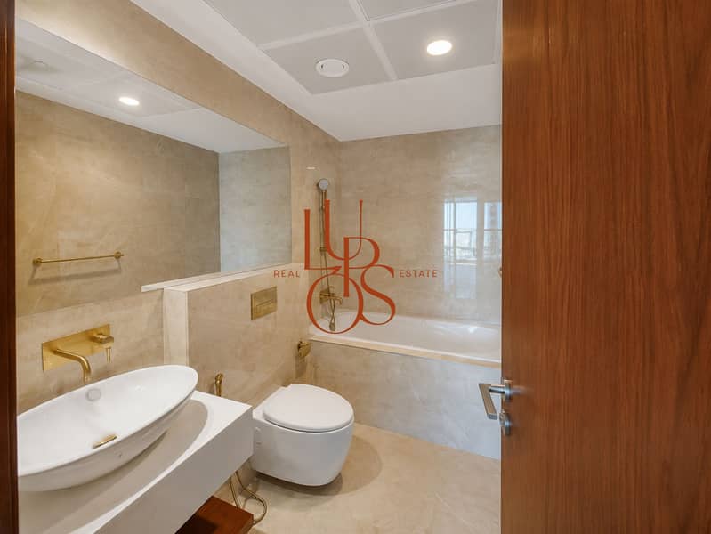 12 Apartment_11_Bathroom_With_Bathtub. jpg