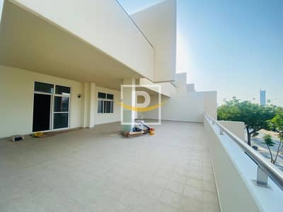2 Bedroom Flat for Rent in Motor City, Dubai - Facing Mall|Vacant On Of September|Massive Balcony