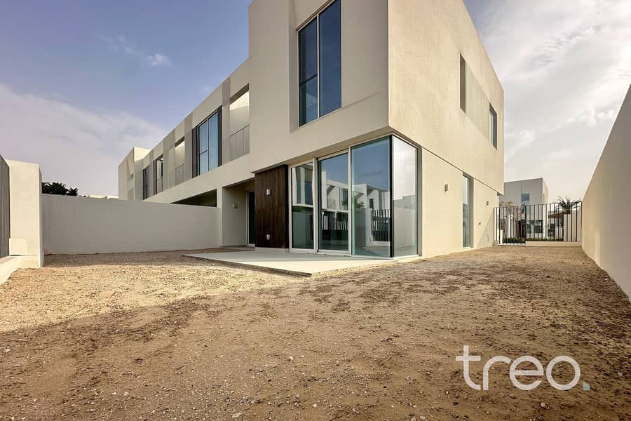 2 220 Talia, The Valley - 10. jpg