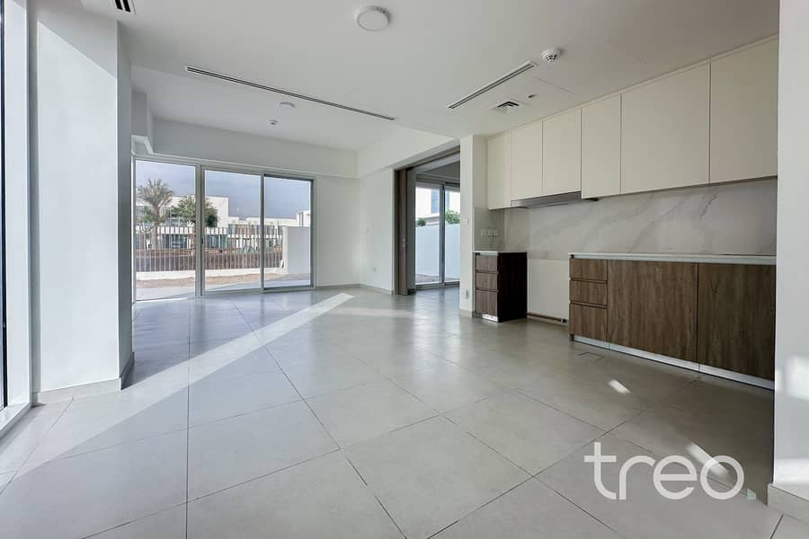 6 220 Talia, The Valley - 2. jpg