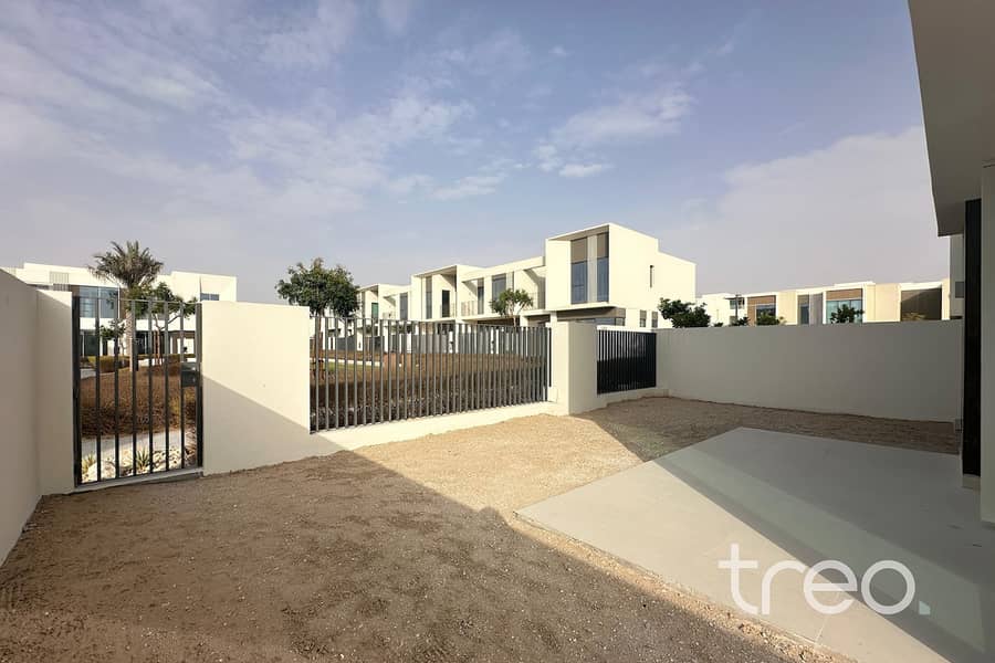 30 220 Talia, The Valley - 11. jpg