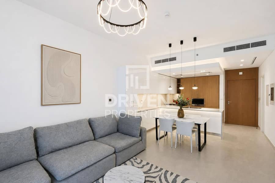 Multiple Units Available | High Floor | Modern Apt Multiple Units Available | High Floor | Modern Apt
