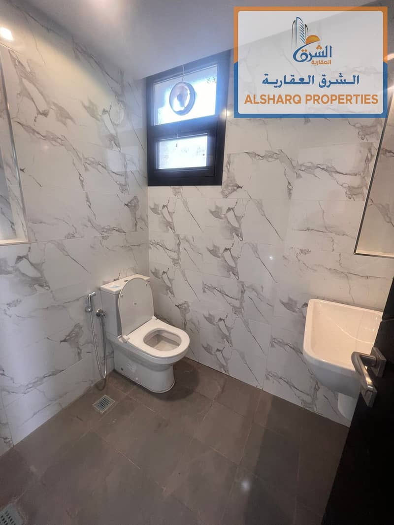 32 747dcd72-e04f-495e-81bd-c21522e91fc0. jpg