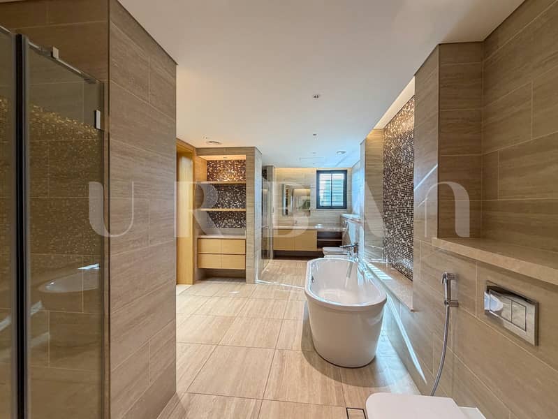 20 09_Master_Bathroom. JPG
