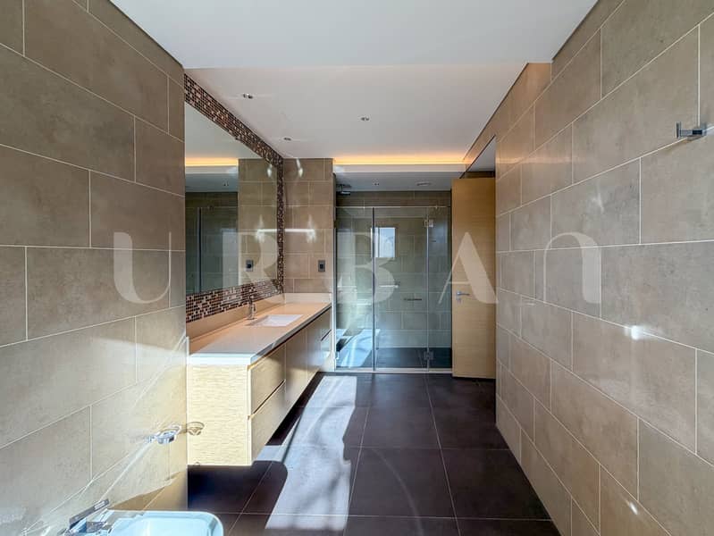 22 12_Other_Bathroom. JPG