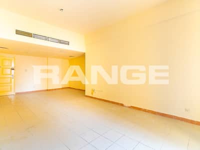2 Bedroom Flat for Rent in Bur Dubai, Dubai - Closed Kitchen | Bright | WellMaintained 2 Bedroom Flat for Rent in Bur Dubai, Dubai - Closed Kitchen | Bright | WellMaintained