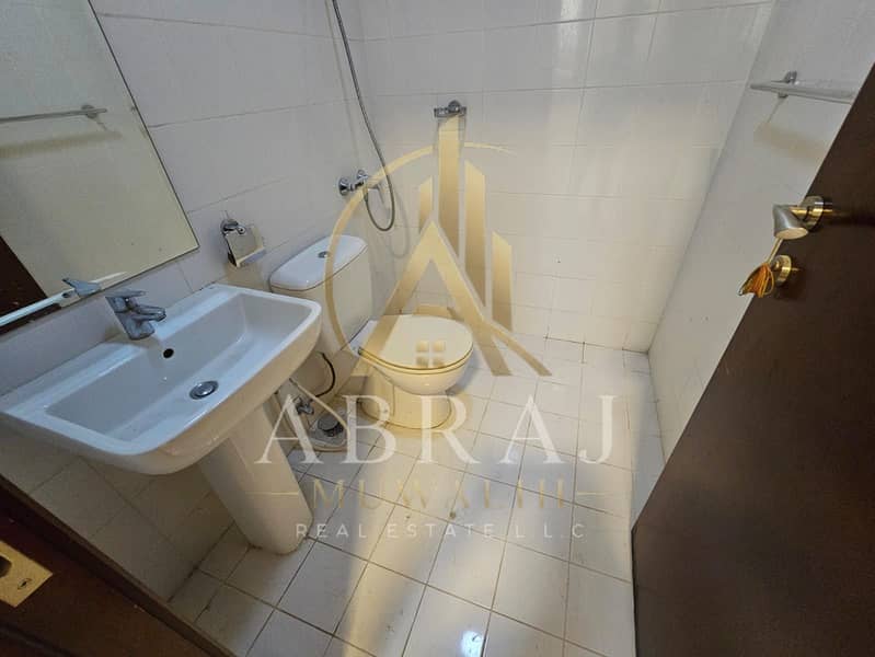 25 2495. jpg