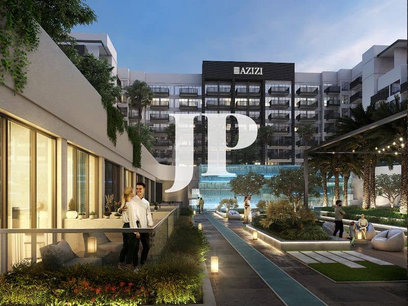 3 Beach Oasis_Apartments Lounge View_People_01. jpg