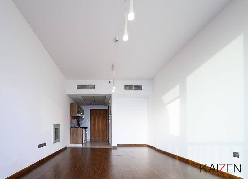 5 Studio R03 (1). jpg