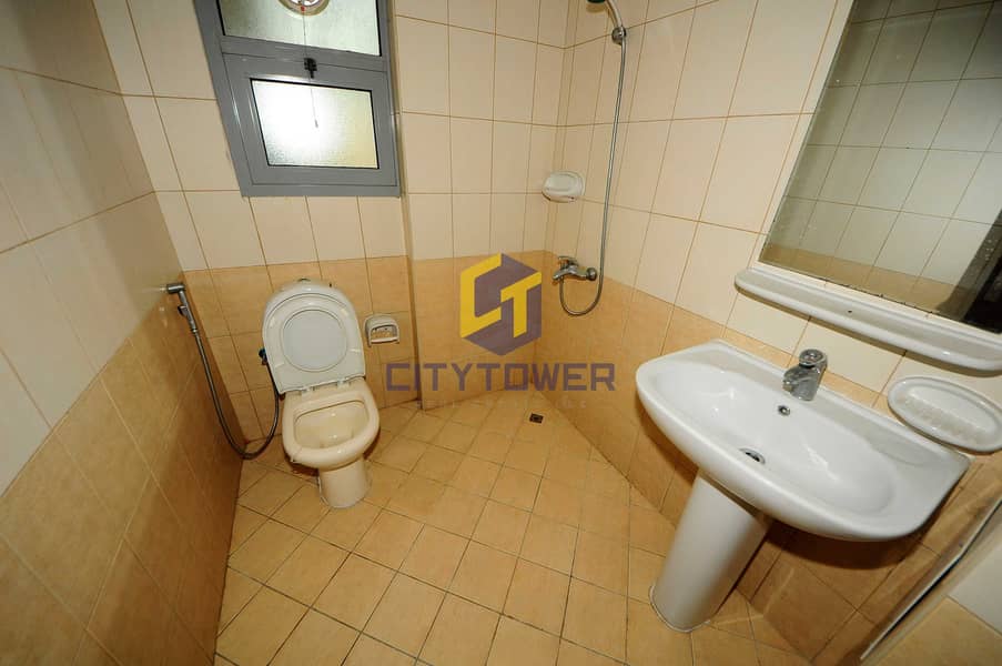 7 Bathroom. jpg
