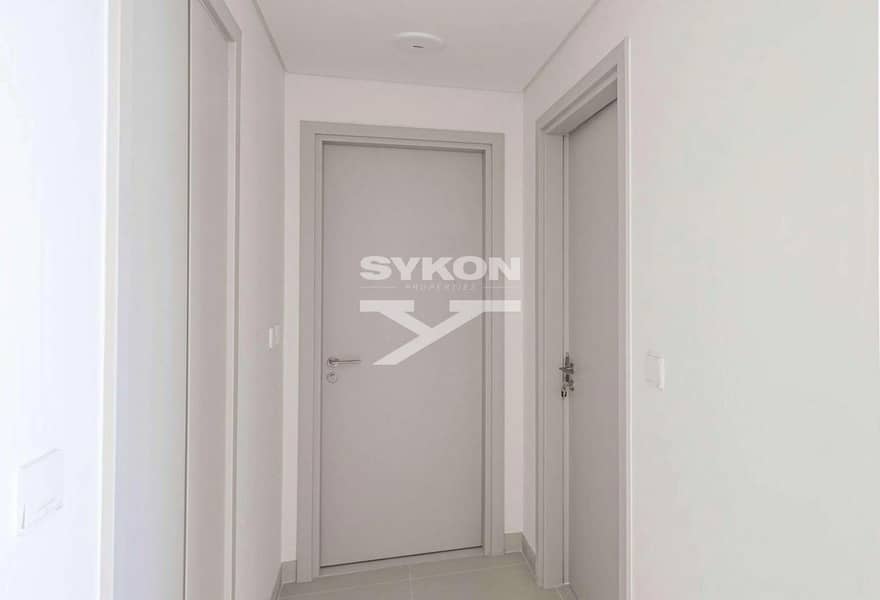10 High-Floor-1BR-Balcony-Downtown-and-Park-sykon-S-2491-09. jpg