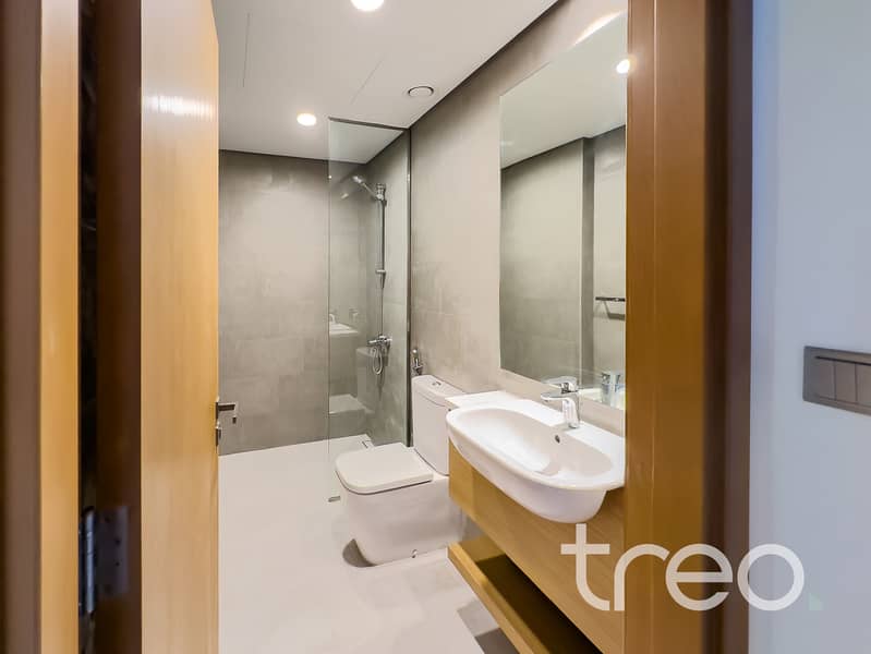 12 _Downstairs_Toilet_. jpg