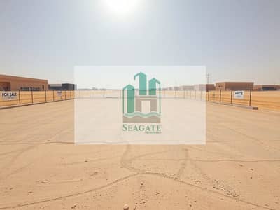Industrial Land in vendita a Al Jurf, Ajman - A_high_quality_image_of_a_large_empty_industrial_plot_in_a_desert_like_environment_similar_to_locations_in_the_UAE. _The_plot_is_flat_and_cleared_with_a_smooth_surface_of_packed_sand_and_gravel. _There_are_boundaries_m. jpeg Industrial Land in vendita a Al Jurf, Ajman - A_high_quality_image_of_a_large_empty_industrial_plot_in_a_desert_like_environment_similar_to_locations_in_the_UAE. _The_plot_is_flat_and_cleared_with_a_smooth_surface_of_packed_sand_and_gravel. _There_are_boundaries_m. jpeg