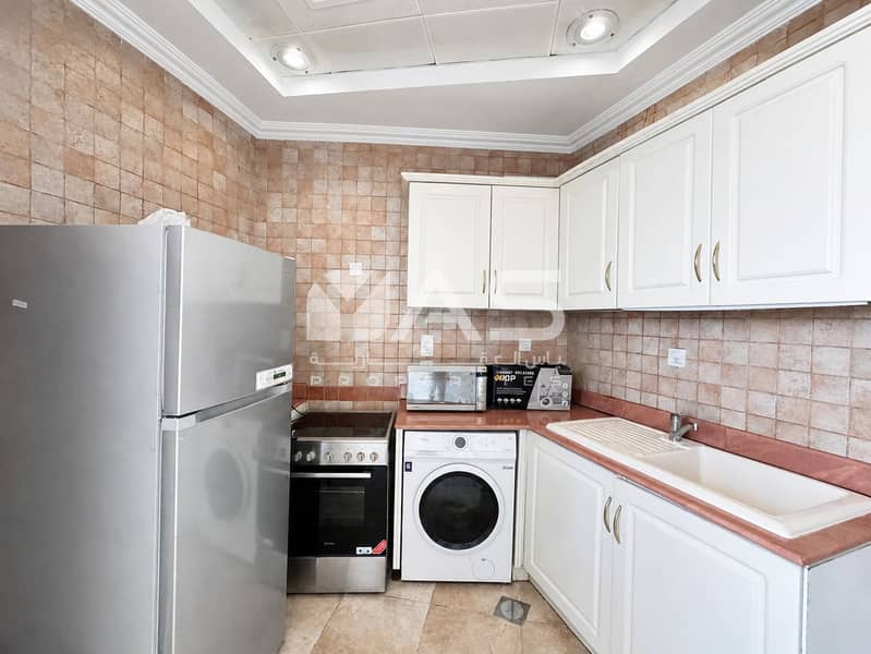 6 04-kitchen-close-dslr. png
