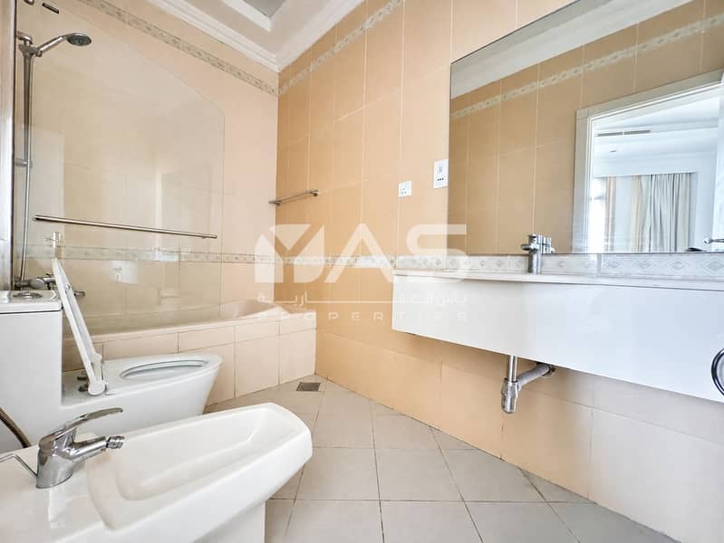 7 05-bathroom-dslr. png