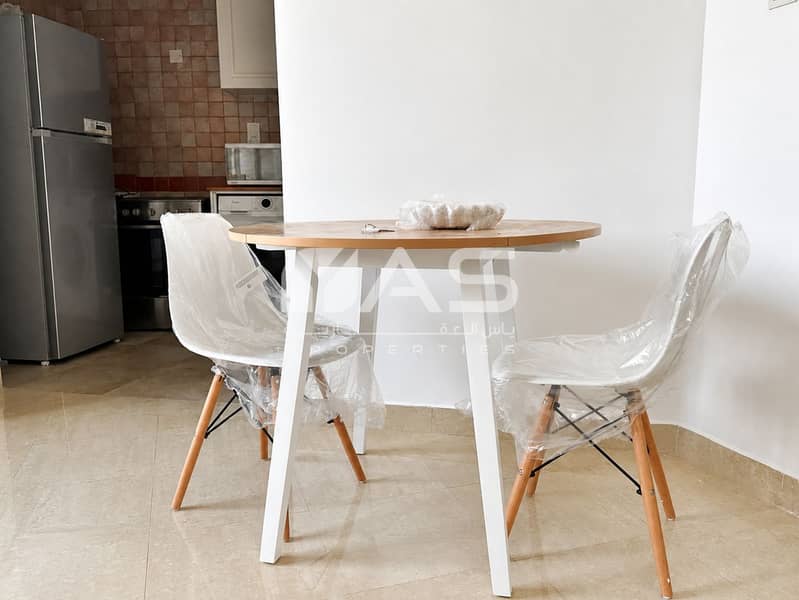 8 07-dining-table-detail-dslr. png