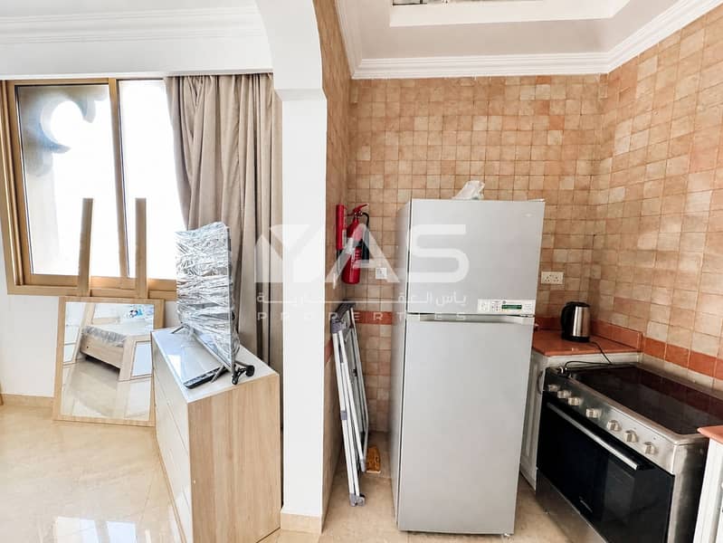 9 08-kitchen-tv-view-dslr. png