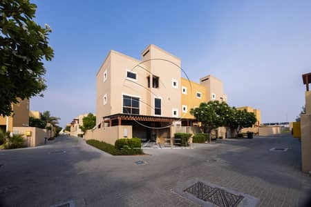 4 Bedroom Townhouse for Sale in Al Raha Gardens, Abu Dhabi - 021A0325. jpg 4 Bedroom Townhouse for Sale in Al Raha Gardens, Abu Dhabi - 021A0325. jpg