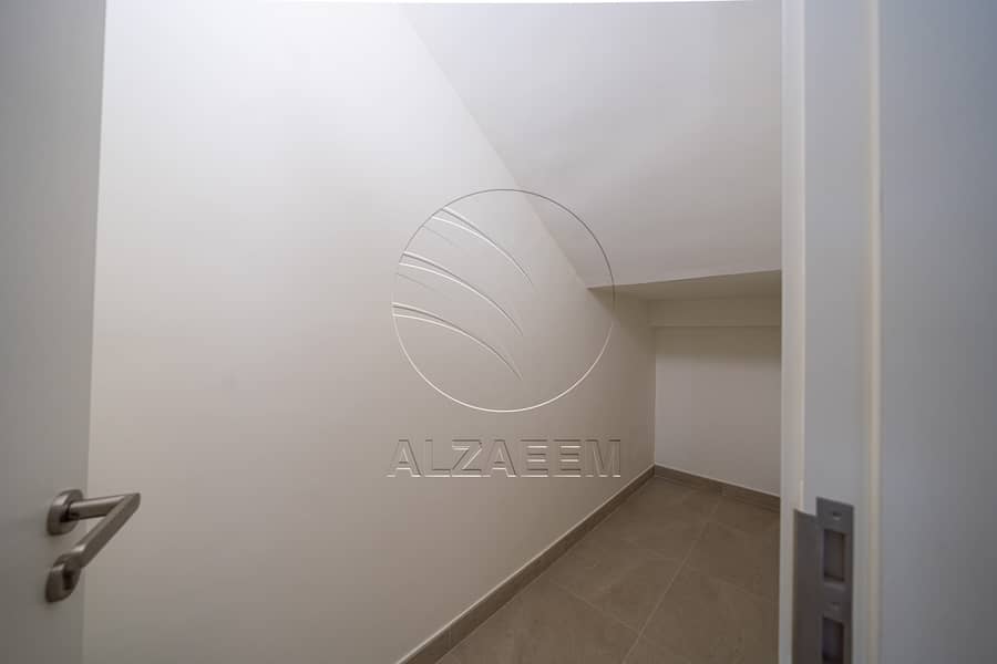 11 ALZ00047-Enhanced-NR. jpg