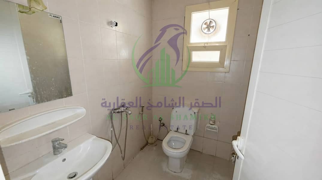 10 Enhancing_real_estate_listing_ph…_202608211937. jpeg