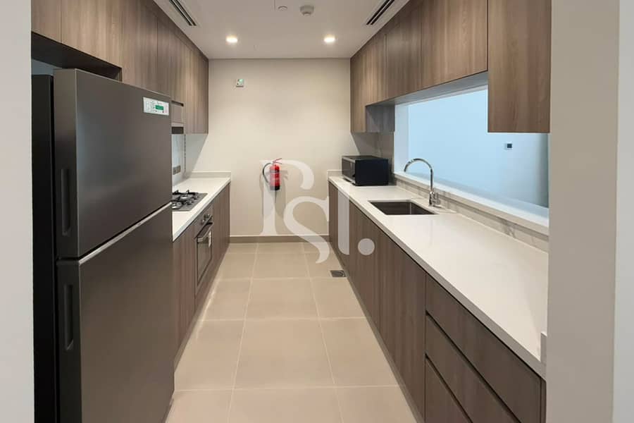 8 508503-AP195106-Yas-Golf-Collection-Views-Tower-A-Apt-1BR-Yas-Island-Abu-Dhabi-UAE (13). jpg