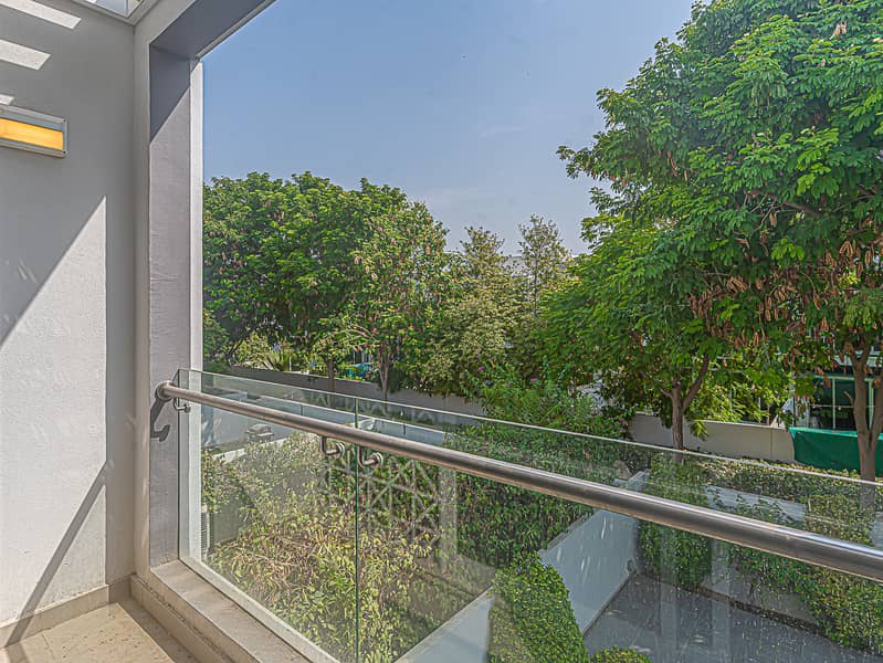20 DRE06743-Edit. JPG