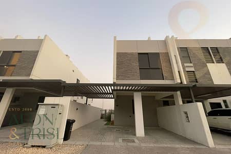 3 habitaciones Townhouse para en Venta en DAMAC Hills 2 (Akoya by DAMAC), Dubai - Casa adosada en DAMAC Hills 2 (Akoya by DAMAC)，Coursetia, 3 dormitorios, 1720000 AED - 16257782