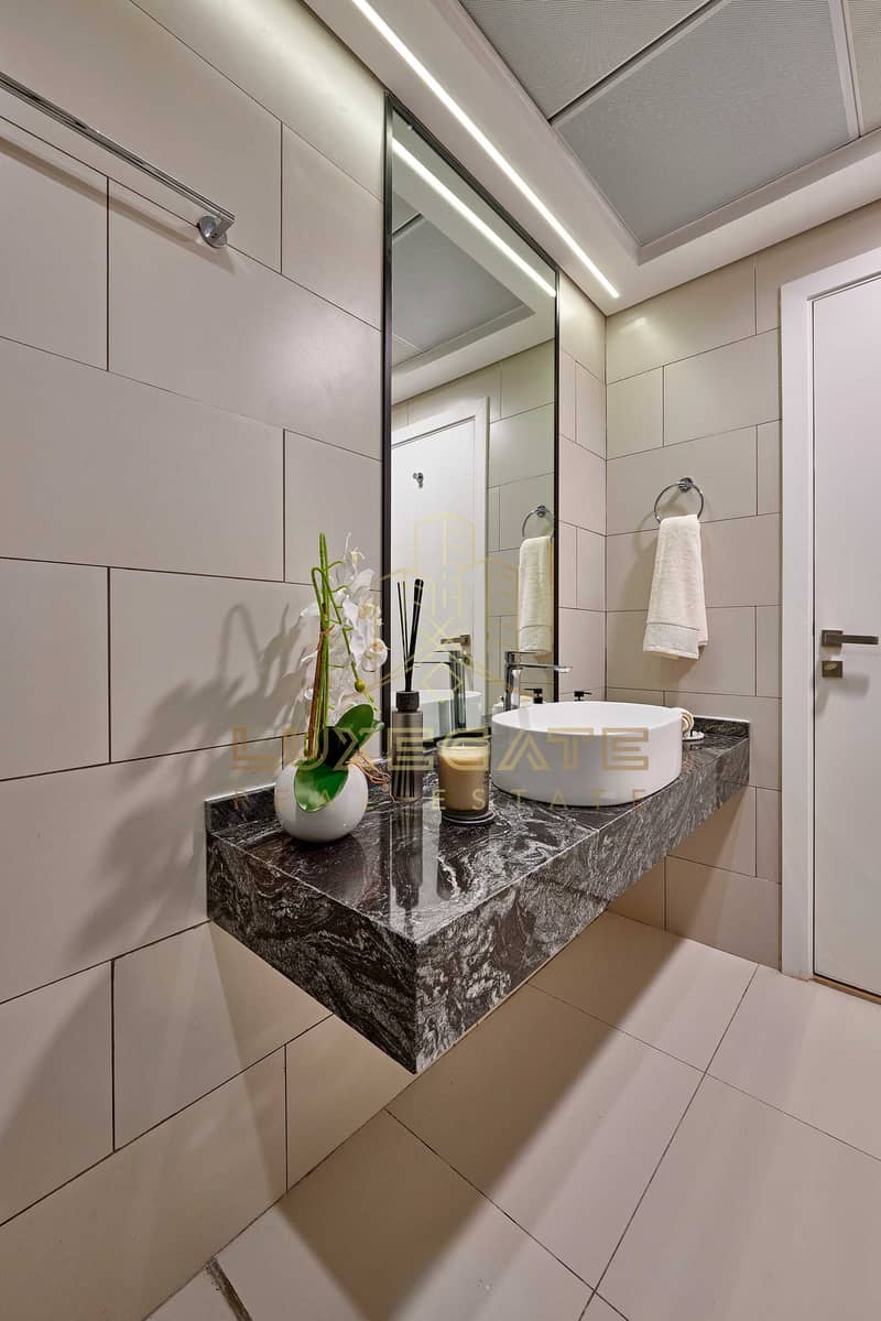 15 Washroom (2). jpg
