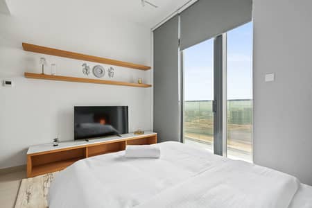 Studio for Rent in Dubai Land Residence Complex (DLRC), Dubai - Bluewave Tower 1922 13. jpg Studio for Rent in Dubai Land Residence Complex (DLRC), Dubai - Bluewave Tower 1922 13. jpg