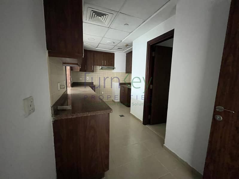 5 Kitchen 02. jpg