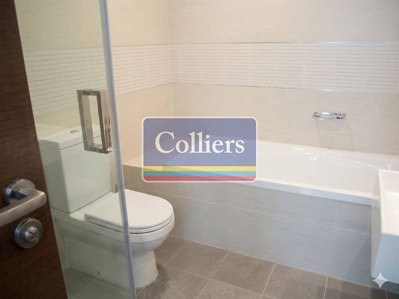 13 Master Bathroom 03. jpg