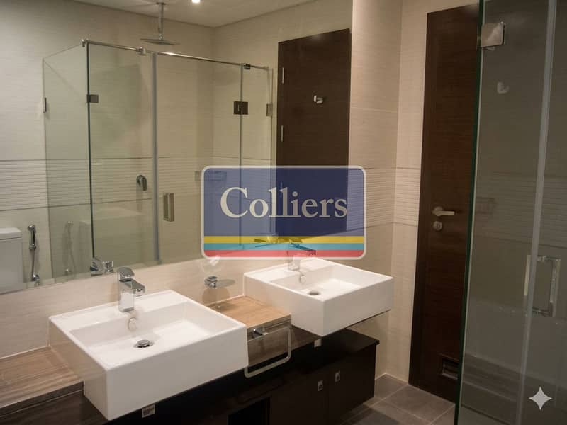 19 Master Bathroom 01. jpg