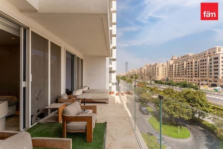 3 Bedroom Flat for Rent in Palm Jumeirah, Dubai - Beachfront living | Furnished | Amenities