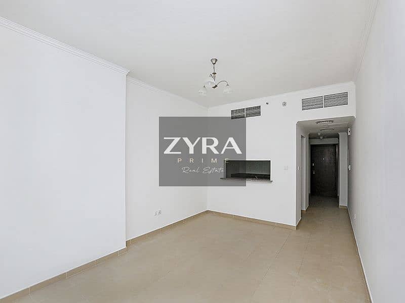 6 Living Area. jpg