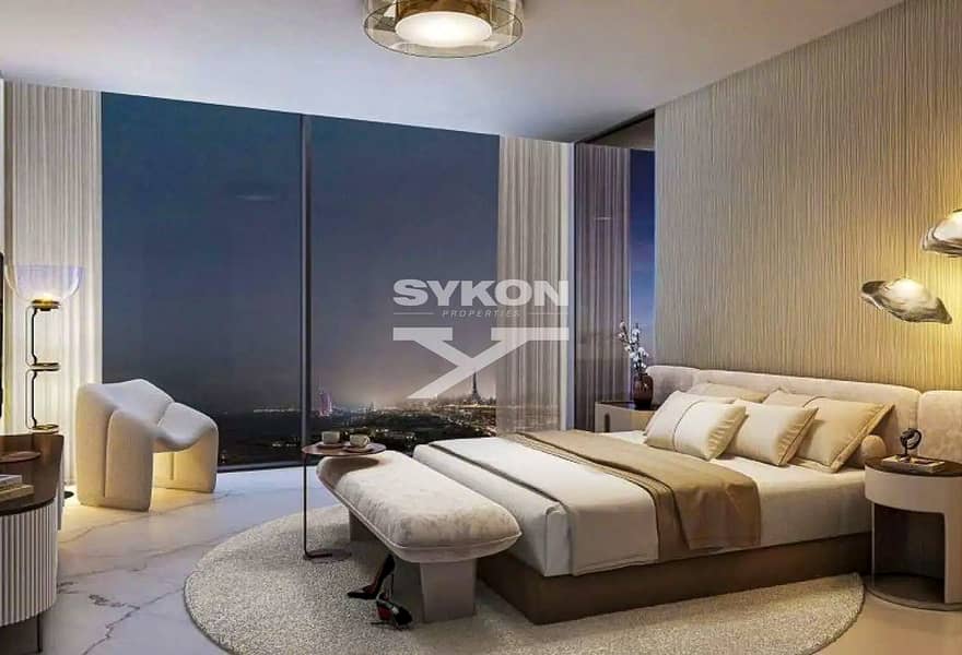 5 4BR-Palm-Residence-Large-Balcony-Pool-an-Sykon-S-2652-08. jpg