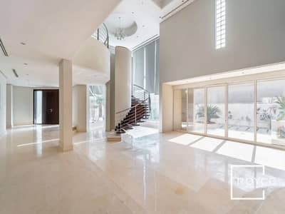 5 Bedroom Villa for Rent in Umm Al Sheif, Dubai - Huge 5BR Villa | Private Pool | Prime Location