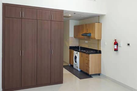 Studio for Rent in Dubai Sports City, Dubai - BALCONY | FULLY FITTED | VACANT