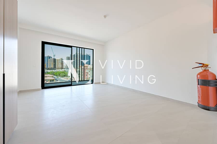 Brand New l Modern Finishing l Vacant Brand New l Modern Finishing l Vacant