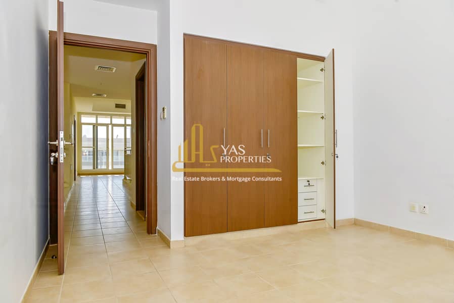 8 3 BR MODERN TOWN HOUSE MIDDLE-5. jpg