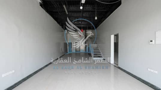 Shop de  à à louer à Industrial Area, Sharjah - 4 مكاتب كبيرة داخل المحل. jpeg