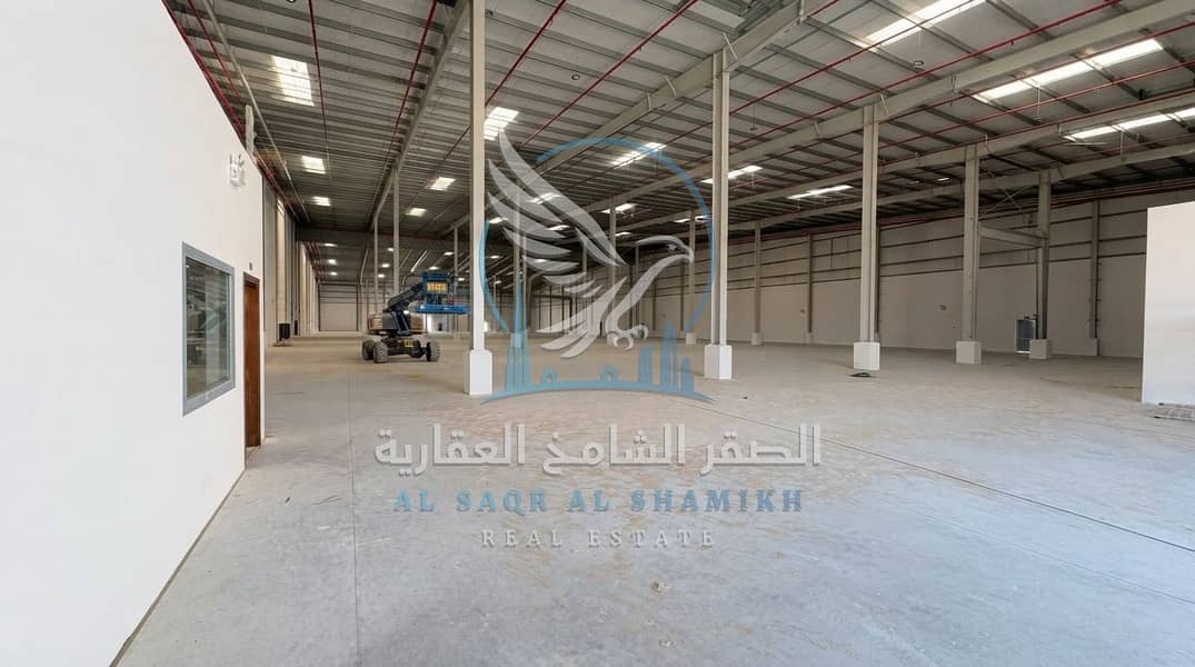 3 مداخل شاحنات واسعة وسهلة الوصول. jpeg