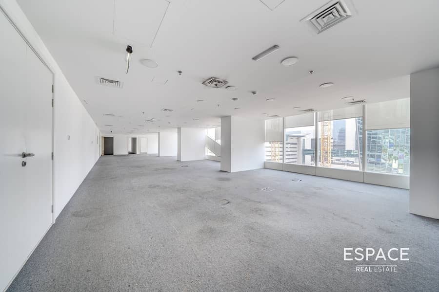 Vacant | 4 Parking | Prime Location Vacant | 4 Parking | Prime Location