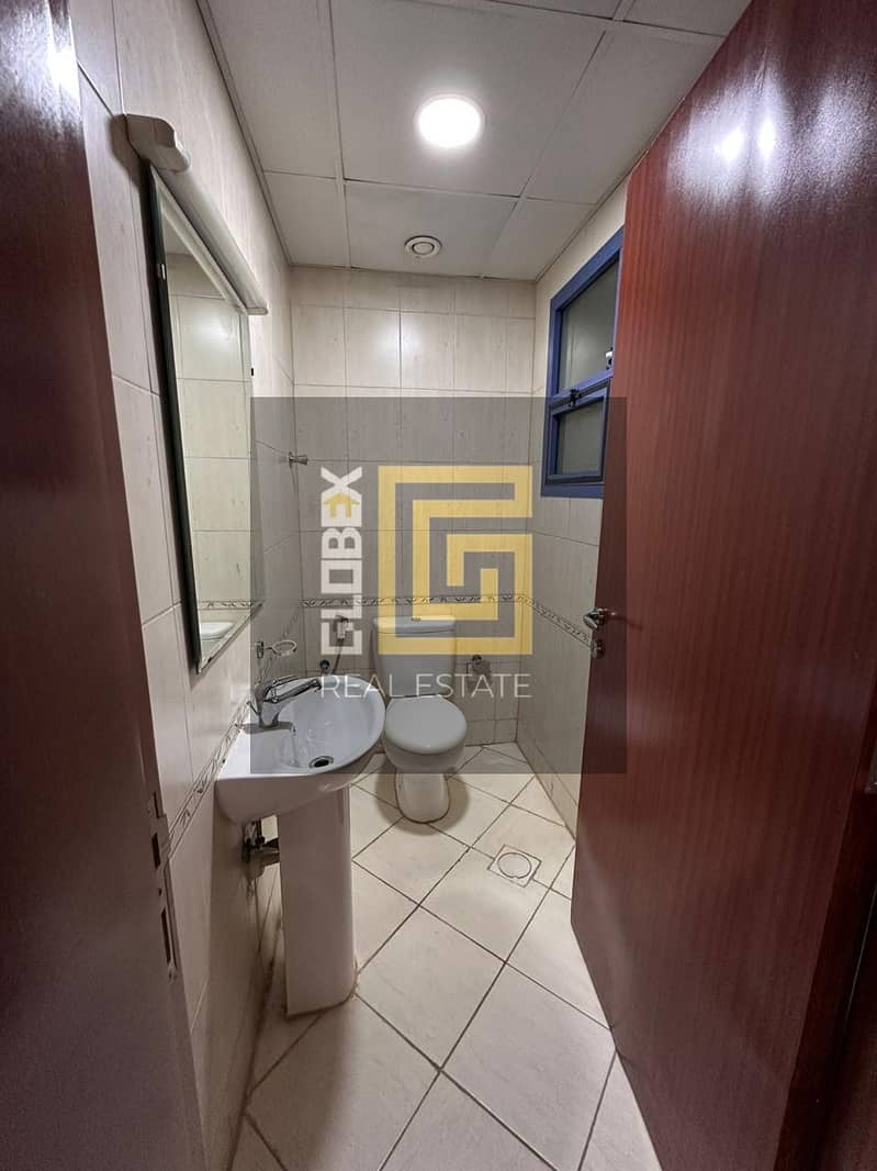 2 3fbfaca0-bed2-44c4-a6c1-4535296a3079. jpg