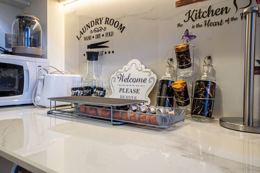 13 Kitchen 4. jpg